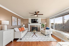 Renton Stunning Spacious Lakeside Oasis with Scenic Views